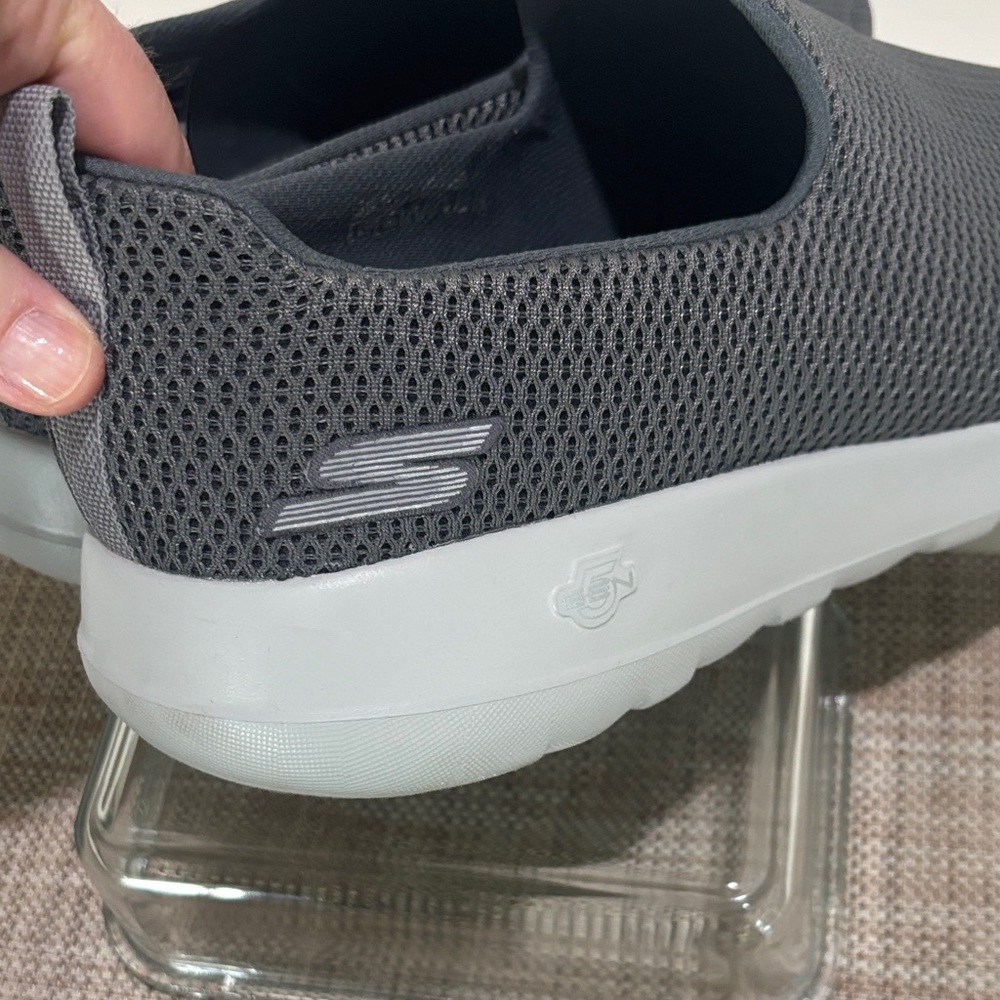 Skechers Goga Max Go Walk Slip-On Loafers. Men 13 wide fit. Excellent condition! - Picture 5 of 8